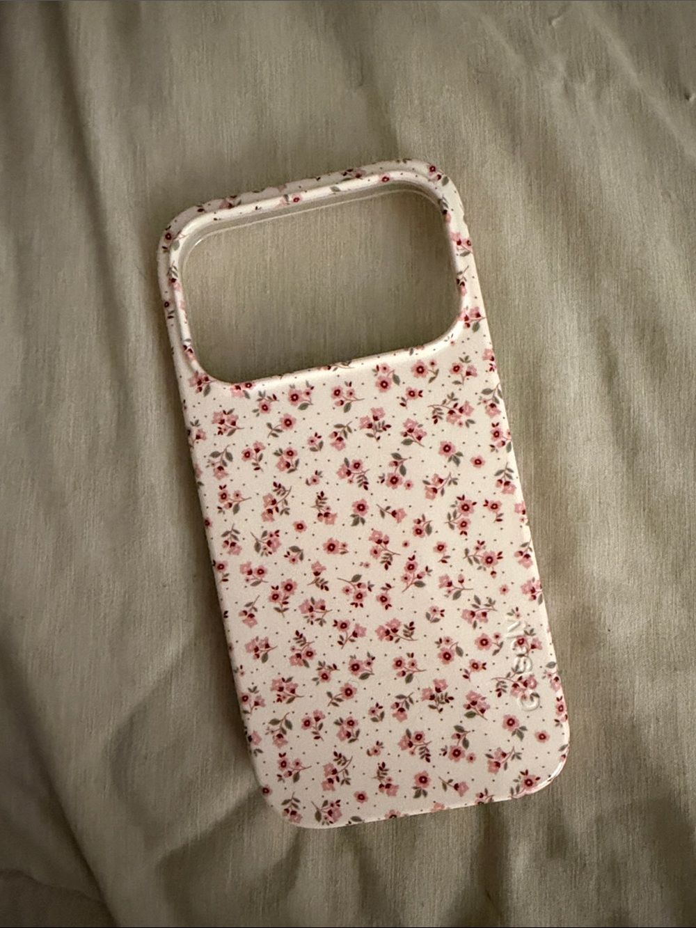 Casely White Floral iPhone 17 ProCase - MagSafe